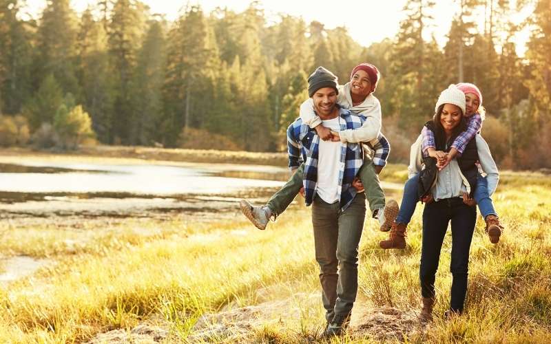 Family with kids getting a piggy back ride800x500